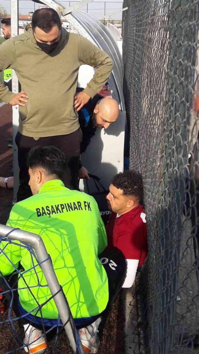 Kaleci Sahada Bayıldı