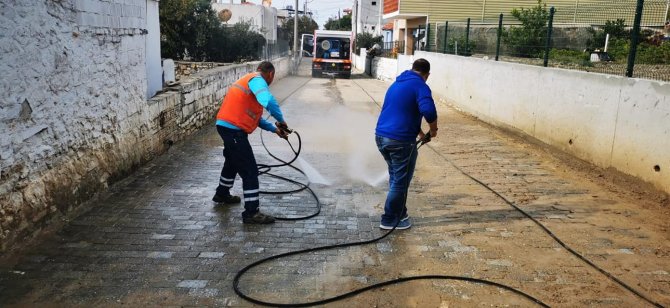 Kuşadası Belediyesi Hizmetlerine Devam Ediyor