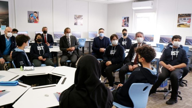 Bakan Özer: "İ̇stanbul Havalimanı Yerleşkesi İçerisine Anaokulu Açılmasını Da Gündemimize Aldık”