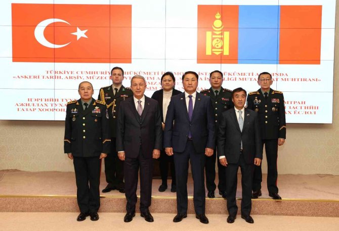 Milli Savunma Bakanı Akar, Moğalistanlı Mevkidaşı İle Görüştü