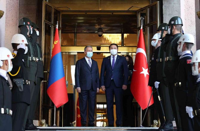 Milli Savunma Bakanı Akar, Moğalistanlı Mevkidaşı İle Görüştü