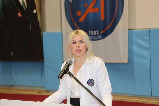 Aü Tıp Fakültesi Öğrencileri Beyaz Önlüklerini Törenle Giydi