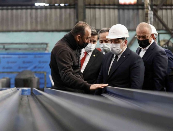 Bakan Varank, Karabük’te Organize Sanayi Bölgesi’ni Gezdi