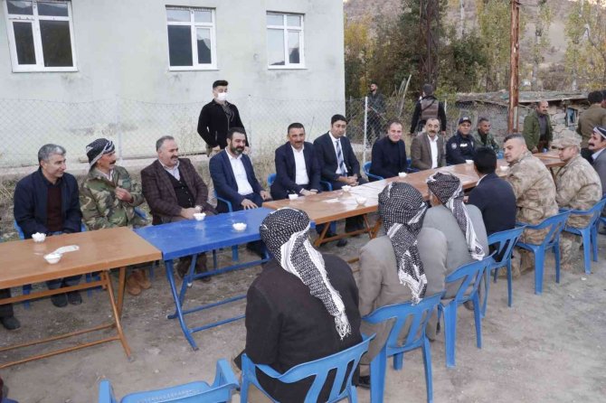 Siirt Valisi Hacıbektaşoğlu Köylerde Sorun Dinledi