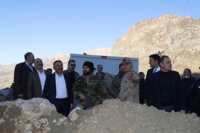Siirt Valisi Hacıbektaşoğlu Köylerde Sorun Dinledi
