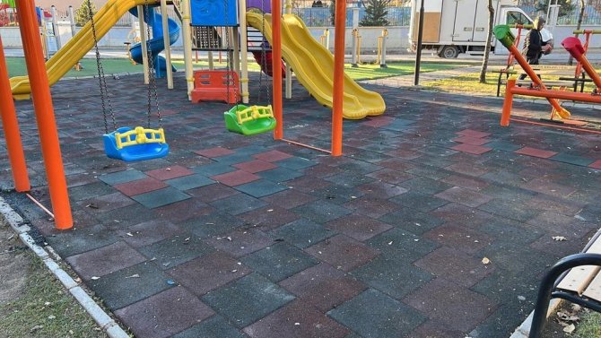 Sincan Belediyesinden Çocuk Parklarına Bakım