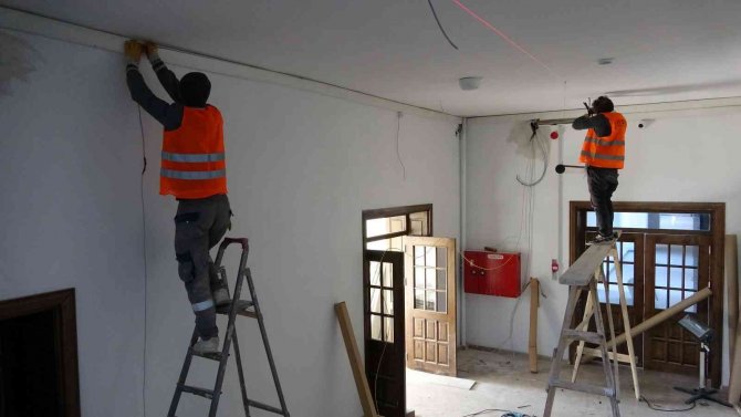 Cumhuriyet’in İlk Yıllarından Kalan Lise, Halk Kütüphanesine Dönüştürüldü