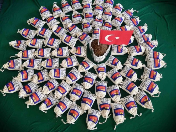 81 İl 81 Avuç Toprak İle Türkiye Fidanı Projesine Destek Verdiler