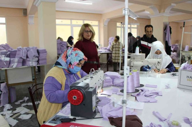 Amasya’da Düğün Salonu Tekstil Atölyesi Oldu