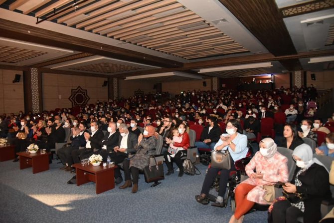 Yunusemre Kent Tiyatrosu İzleyicilerden Tam Not Aldı