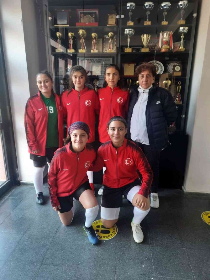 Afyonkarahisarlı ’Altın Kızlar’ Milli Olmak İçin Ter Döktü