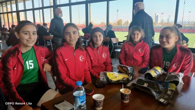 Afyonkarahisarlı ’Altın Kızlar’ Milli Olmak İçin Ter Döktü