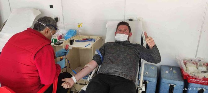 Zafer Anadolu Lisesi Öğretmen Ve Personellerden Kan Bağışı Kampanyası