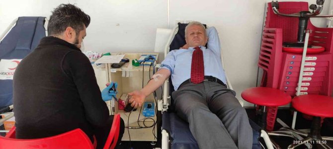 Zafer Anadolu Lisesi Öğretmen Ve Personellerden Kan Bağışı Kampanyası