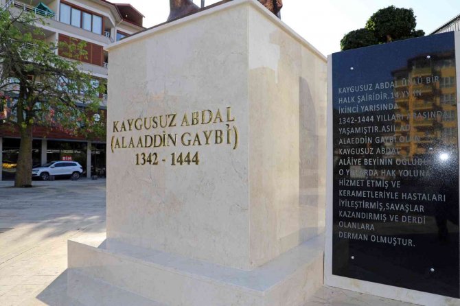 Alanya’da Kaygusuz Abdal Heykeli Hacet Meydanına Yerleştirildi
