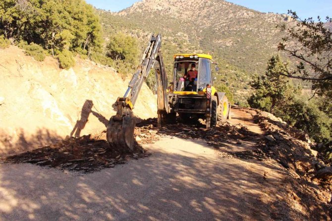 Elmalı’da Yayla Yolu Yenileme Çalışmaları