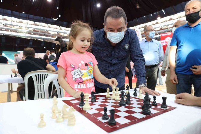 7-12 Yaş Arası Katılımcılarla Satranç Turnuvası