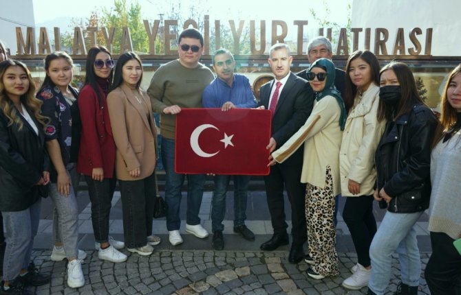 Başkan Çınar, Kazakistanlı Akademisyen Ve Öğrencileri Ağırladı