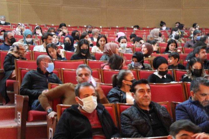 Batmanlı Kadınlar İlk Defa Tiyatro İzledi