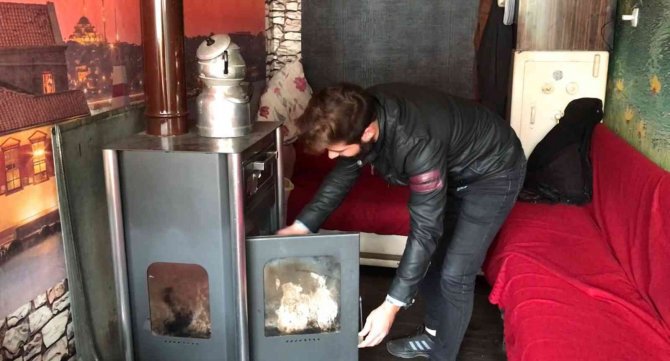 Bayburt’ta Soğuklar Artınca Ev Ve İşyerlerinde Sobalar Ateşlendi