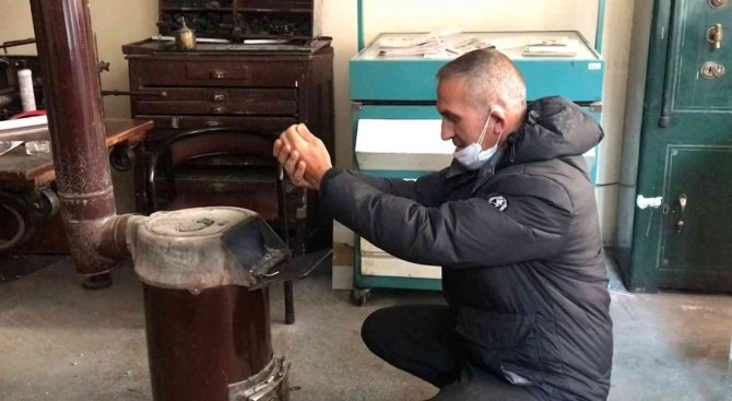 Bayburt’ta Soğuklar Artınca Ev Ve İşyerlerinde Sobalar Ateşlendi