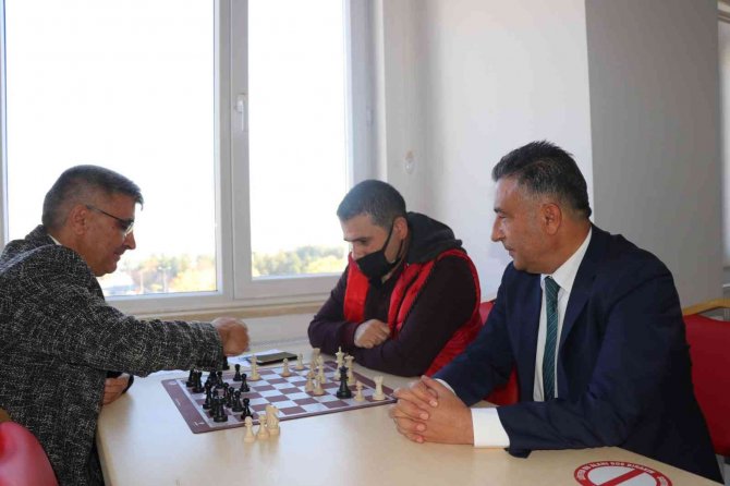 Bingöl’de Öğretmenlerin Satranç Turnuvası Başladı