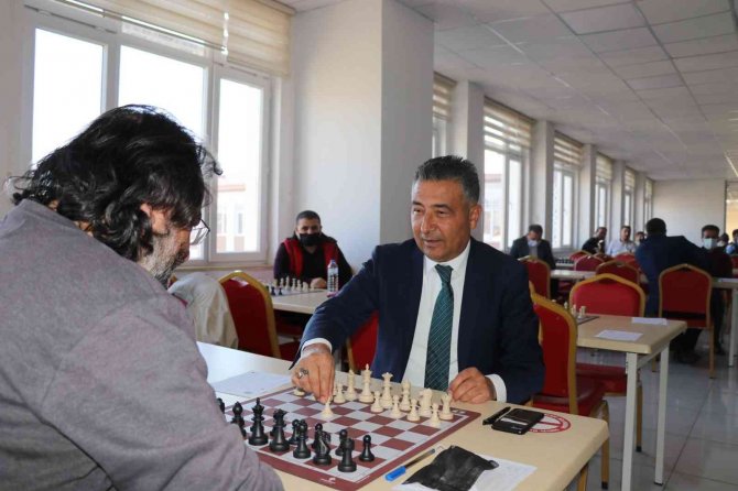 Bingöl’de Öğretmenlerin Satranç Turnuvası Başladı