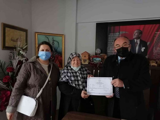 Ehliyet Almak İçin 76 Yaşında Okuma Yazma Öğrendi