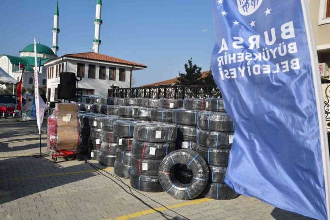 Çiftçiye Damlalık Sulama Sistemi Ve Çilek Fidesi Desteği