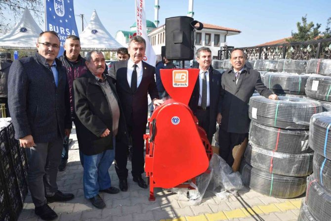 Çiftçiye Damlalık Sulama Sistemi Ve Çilek Fidesi Desteği