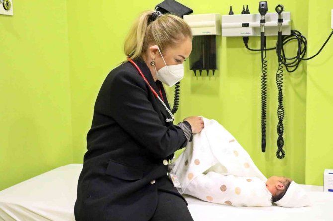 Uzm. Dr. Aşkın Güra Bayık: “30 Hafta Altında Doğan Prematüre Bebeklerde Durum Çok Riskli”