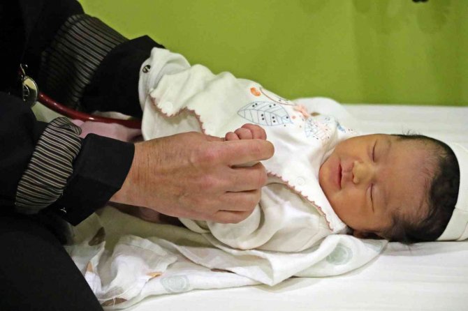 Uzm. Dr. Aşkın Güra Bayık: “30 Hafta Altında Doğan Prematüre Bebeklerde Durum Çok Riskli”