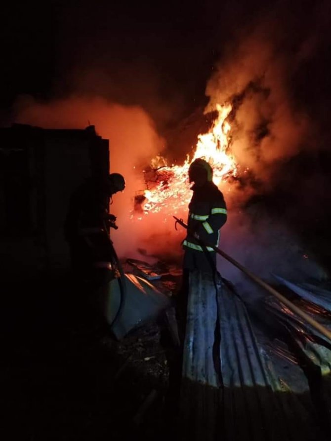 Alevlere Teslim Olan Ev Küle Döndü