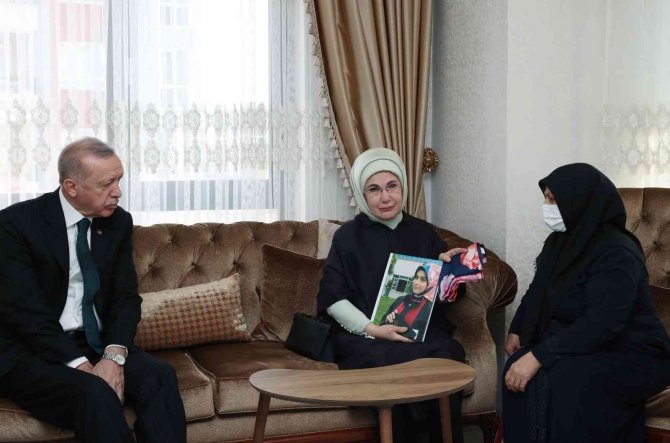 Cumhurbaşkanı Erdoğan’dan Başak Cengiz’in Ailesine Taziye Ziyareti