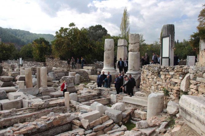 Antik Dönemin En Geniş Caddesi Ayağa Kaldırılıyor