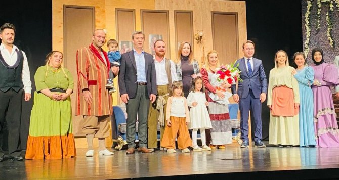 Ebb Şehir Tiyatrosu Perdelerini “Zoraki Tabip” İle Açtı