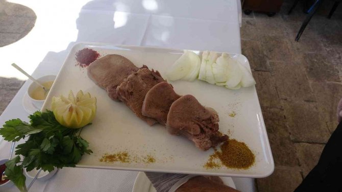 Hatay’ın Unutulmaya Yüz Tutan Yemeği: "Dana Dili"