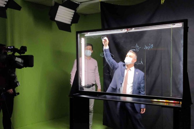 Rektör Elmacı: “Salgın Sürecini Uzem Ekibinin Başarılı Uygulamalarıyla Devam Ettiriyoruz”