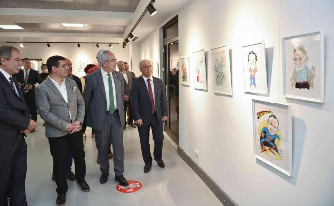 ‘Yüzler Ve İ̇zler’ Karikatür Sergisi, Sanatseverlere Kapılarını Açtı
