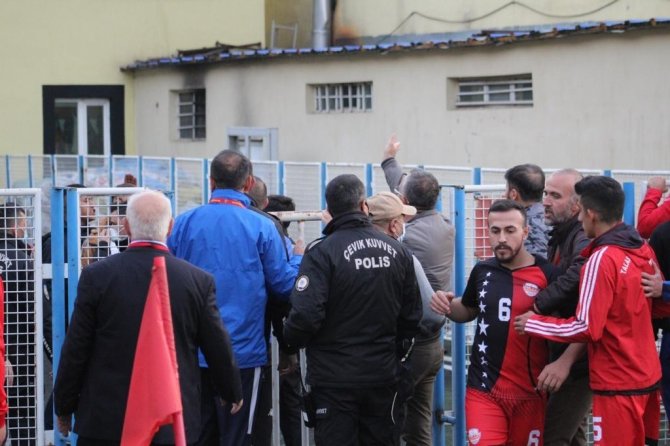 Kayseri Amatör Futbolda Kırmızı Kart Gerginliği