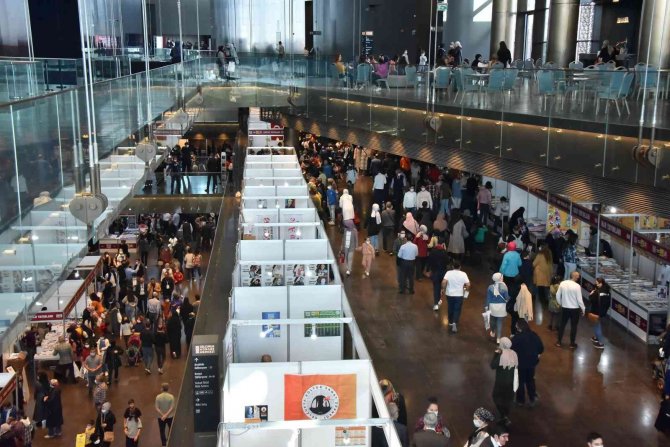 Konya’da Kitapseverlerin Bağışladığı 10 Bin Kitap Köy Okullarına Gönderildi