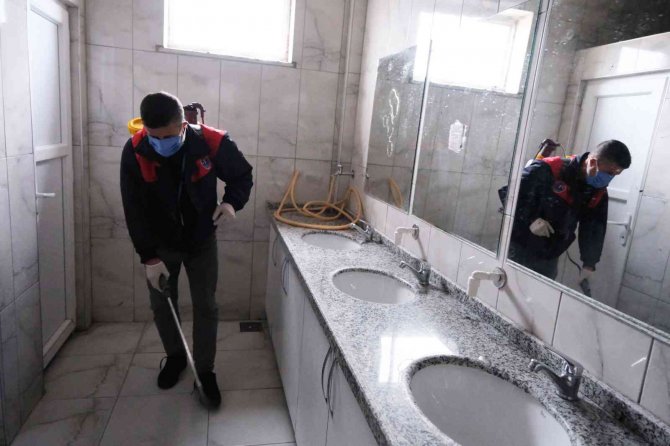 Maltepe’de Okullarda Dezenfeksiyon Seferberliği Başladı
