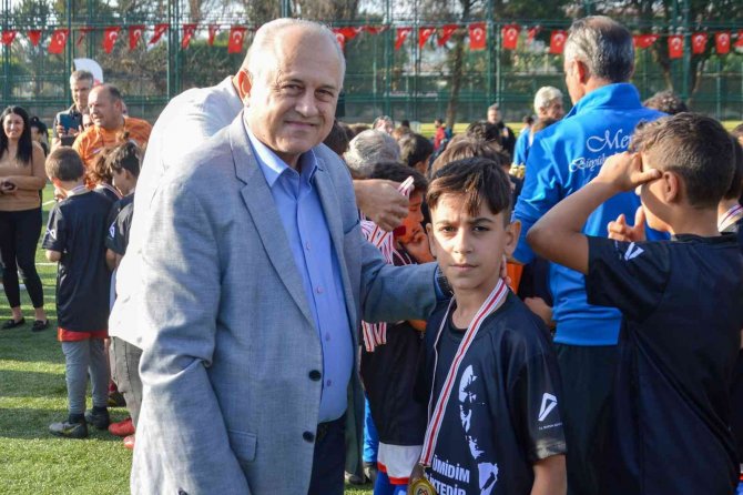 ‘10 Kasım Atatürk’ü Anma 10 Yaş Futbol Turnuvası’ Sona Erdi