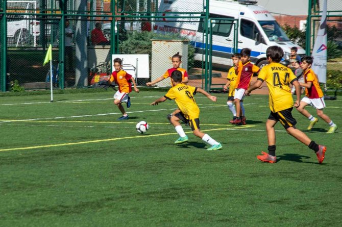 ‘10 Kasım Atatürk’ü Anma 10 Yaş Futbol Turnuvası’ Sona Erdi