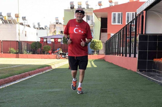 74 Yaşındaki Maratoncu Gençlere Taş Çıkartıyor