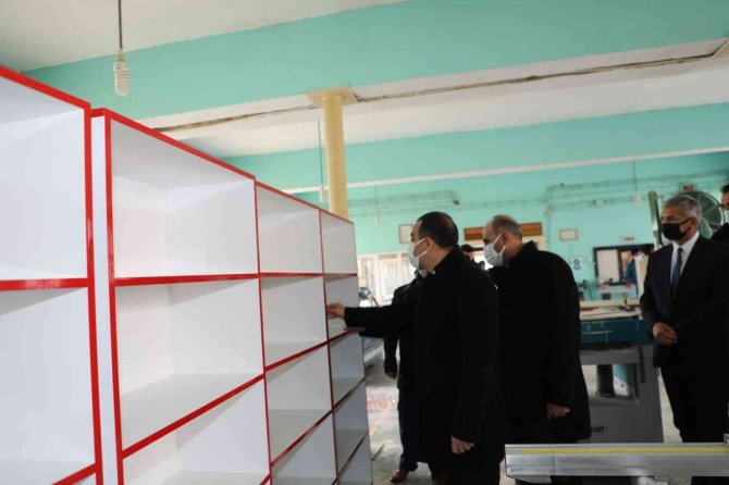 Meslek Liseli Gençler Okullar İçin Üretiyor