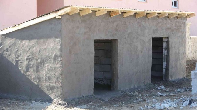 Muş’ta Sokak Hayvanları İçin Beslenme Alanları Ve Barınaklar İnşa Edildi