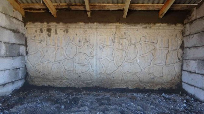 Muş’ta Sokak Hayvanları İçin Beslenme Alanları Ve Barınaklar İnşa Edildi