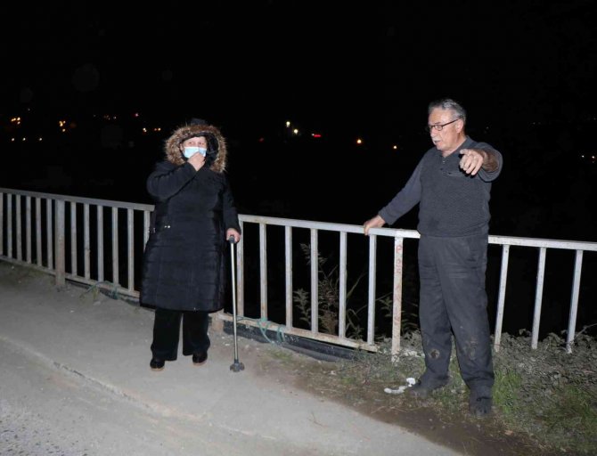 Otomobil Dere Yatağına Uçtu: 2 Yaralı