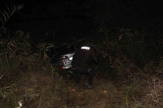 Otomobil Dere Yatağına Uçtu: 2 Yaralı